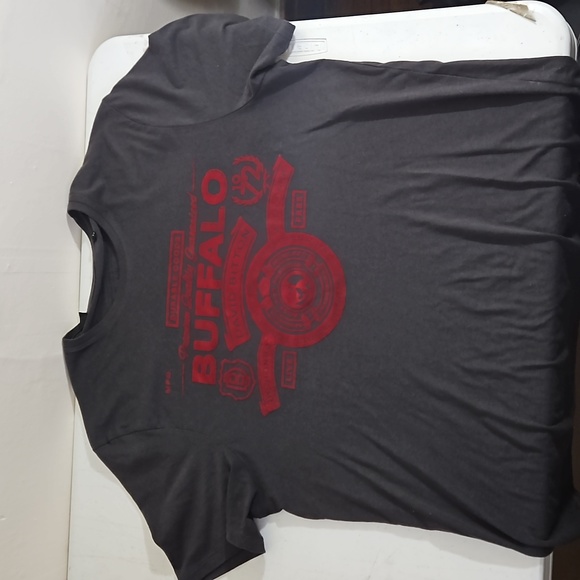 Buffalo David Britton Red Velvet t-shirt Men's Large - Picture 2 of 5